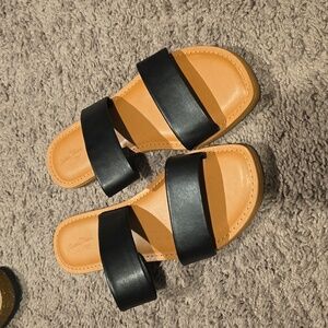 Universal thread sandals